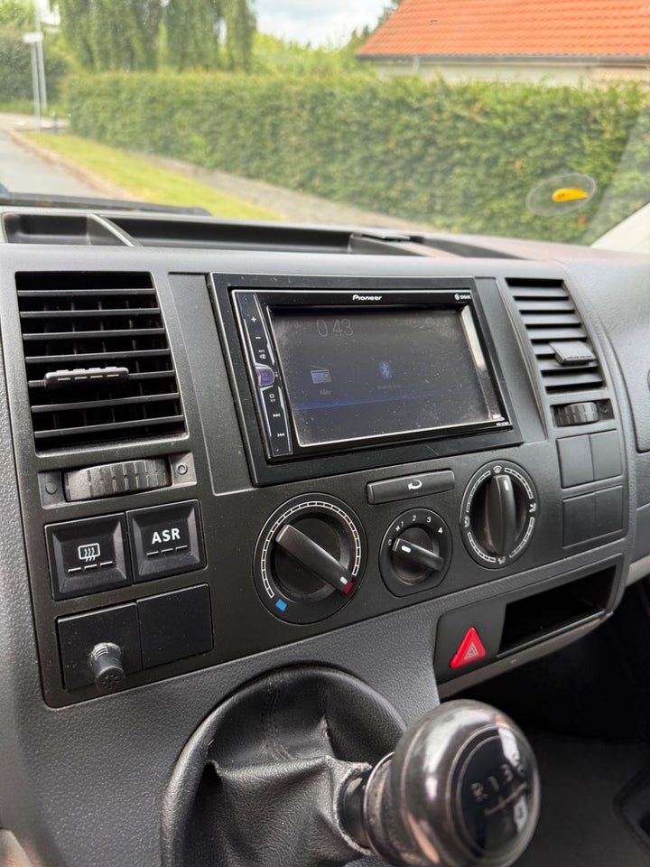VW Transporter 2,5 TDi 130 kort 5d
