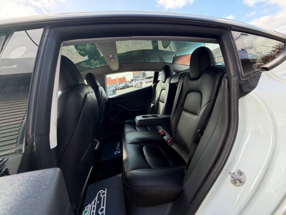 Tesla Model 3 Long Range RWD 4d