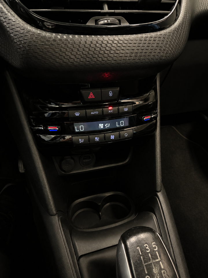 Peugeot 208 1,2 PureTech 82 Allure Sky 5d