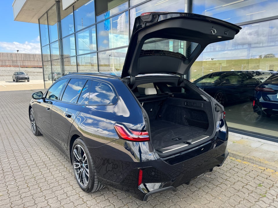 BMW i5 eDrive40 Touring Fully Charged 5d