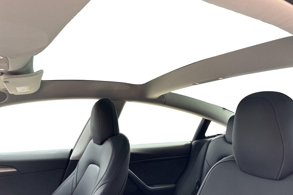 Tesla Model 3 Standard Range+ RWD 4d