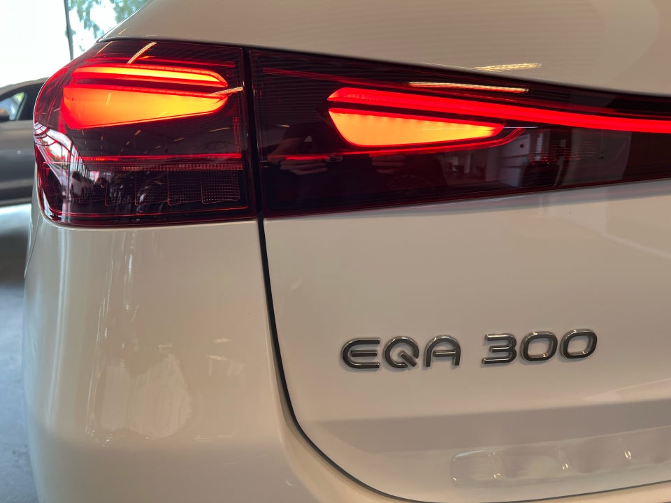 Mercedes EQA300 Electric Art 4Matic 5d