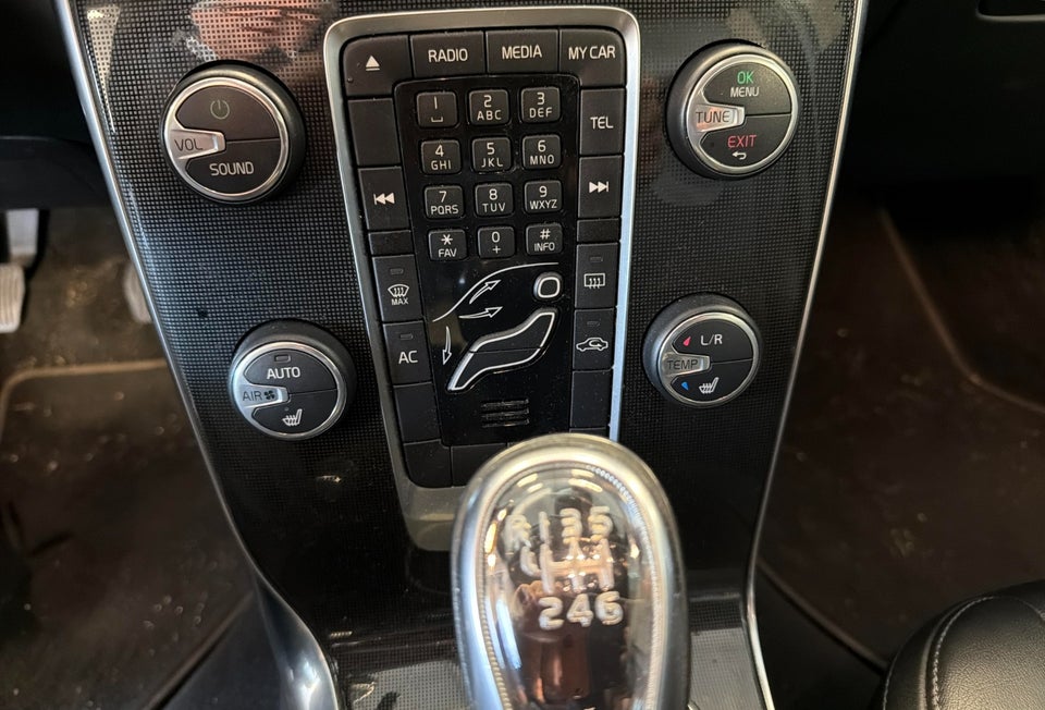 Volvo V40 CC 1,6 D2 115 Kinetic 5d