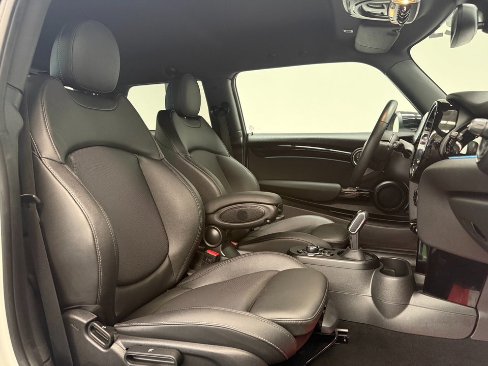 MINI Cooper SE Classic Trim 3d