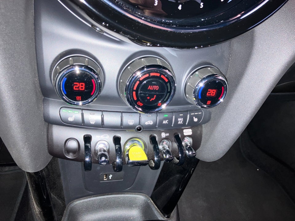 MINI Cooper SE Essential 3d