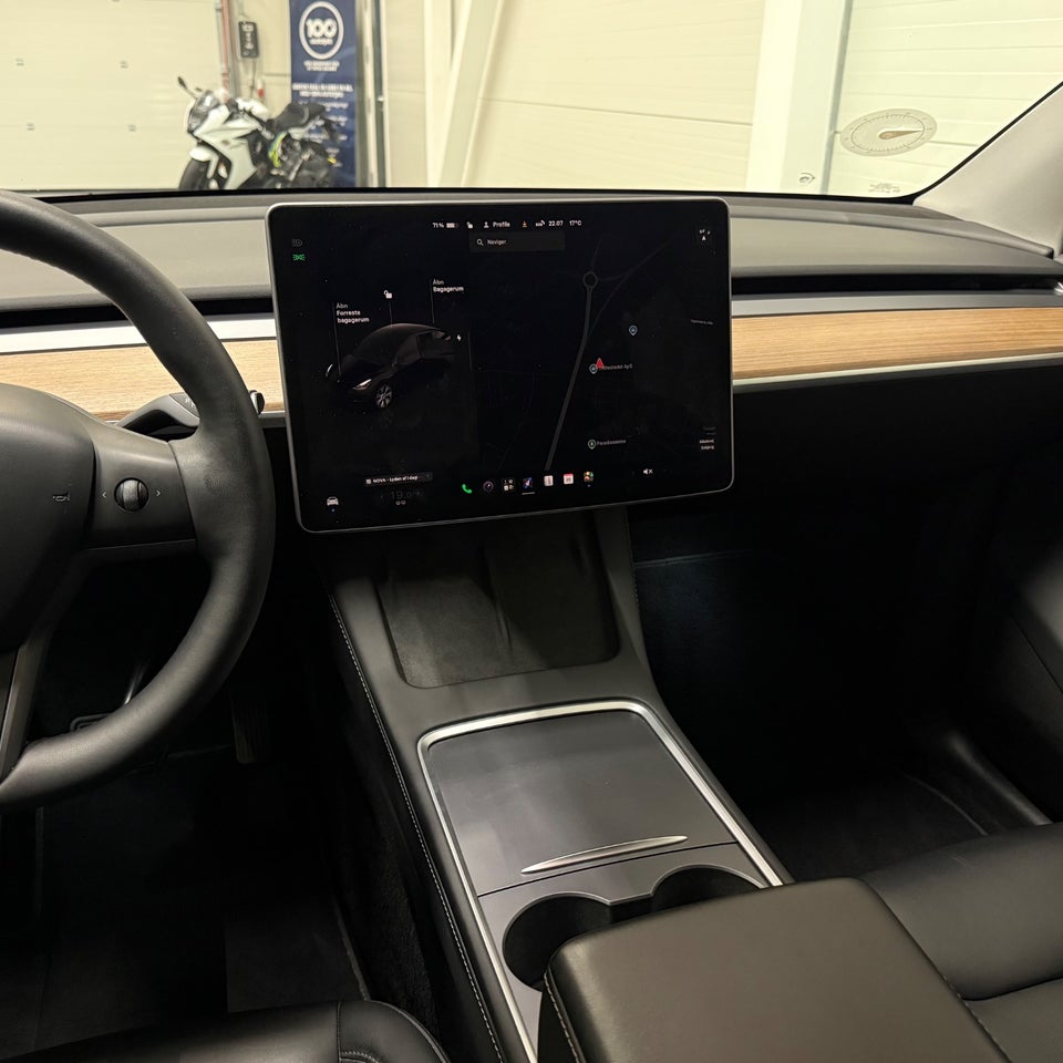Tesla Model Y Long Range AWD 5d