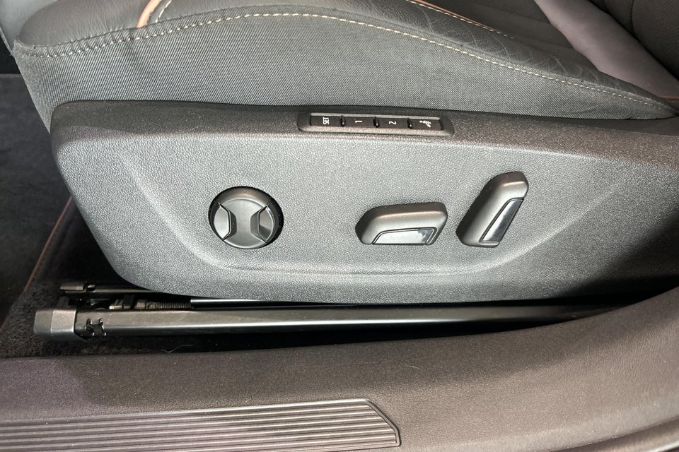 Skoda Enyaq 85x iV Laurin & Klement 5d