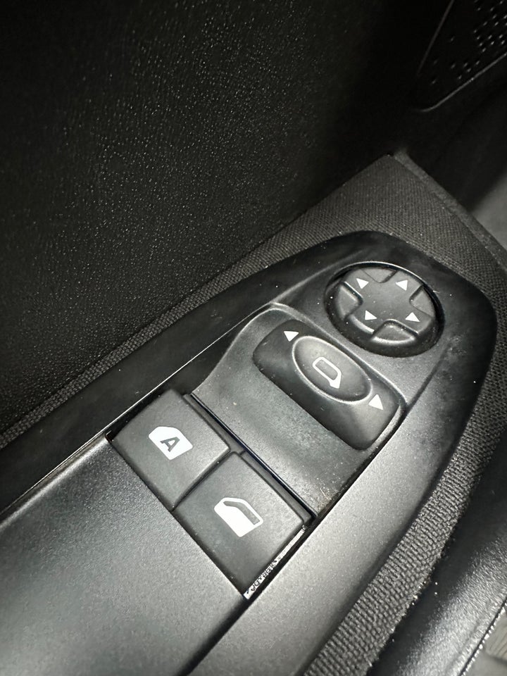 Peugeot 208 1,2 VTi Active 5d