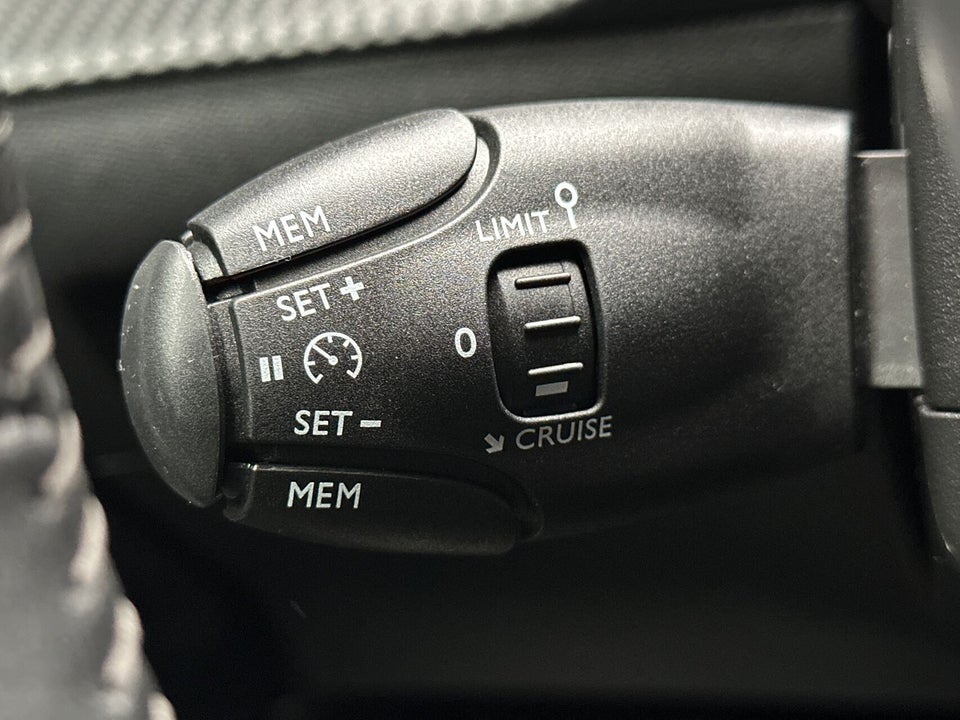 Peugeot e-2008 50 Allure 5d