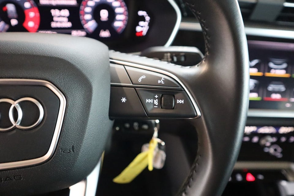 Audi Q3 35 TFSi Advanced Prestige S-tr. 5d