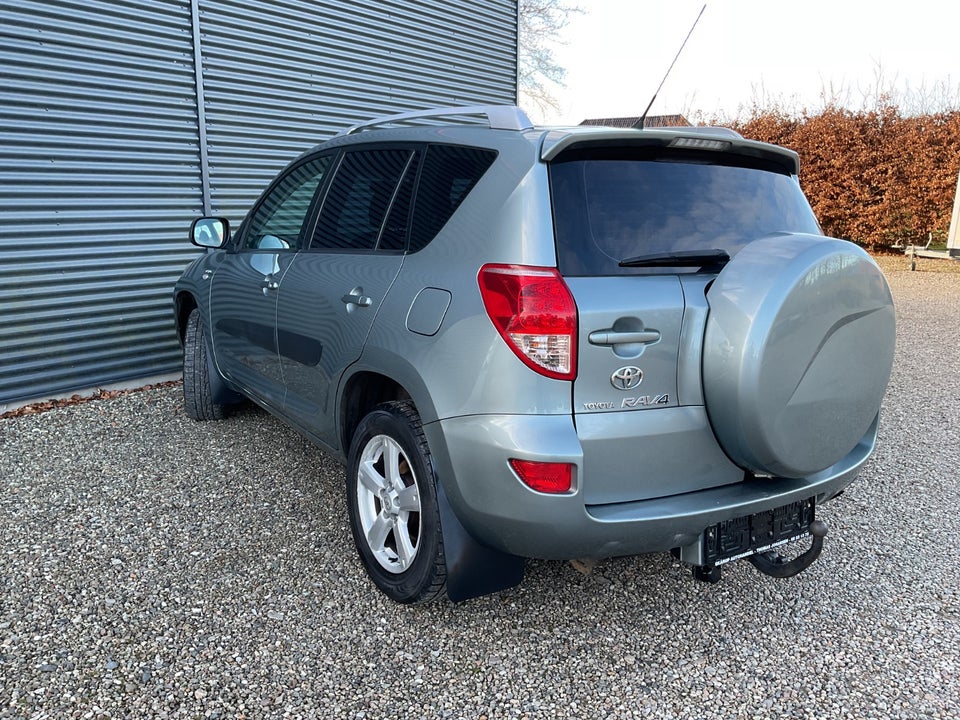 Toyota RAV4 2,2 D-4D 136 4x4 Van 5d