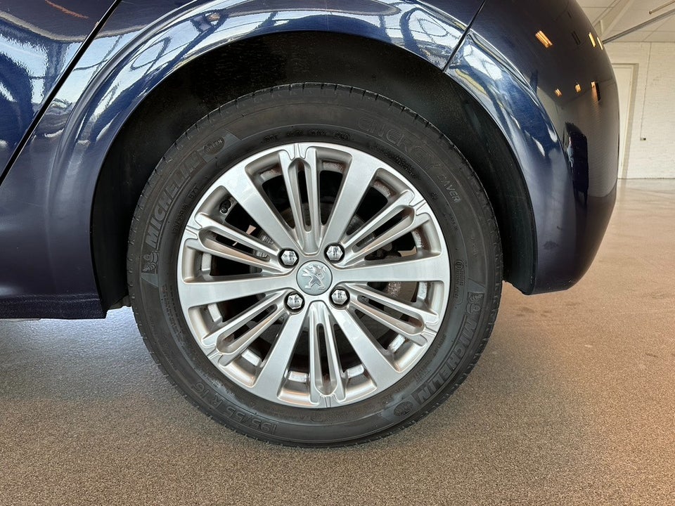 Peugeot 208 1,5 BlueHDi 100 Prestige Sky 5d