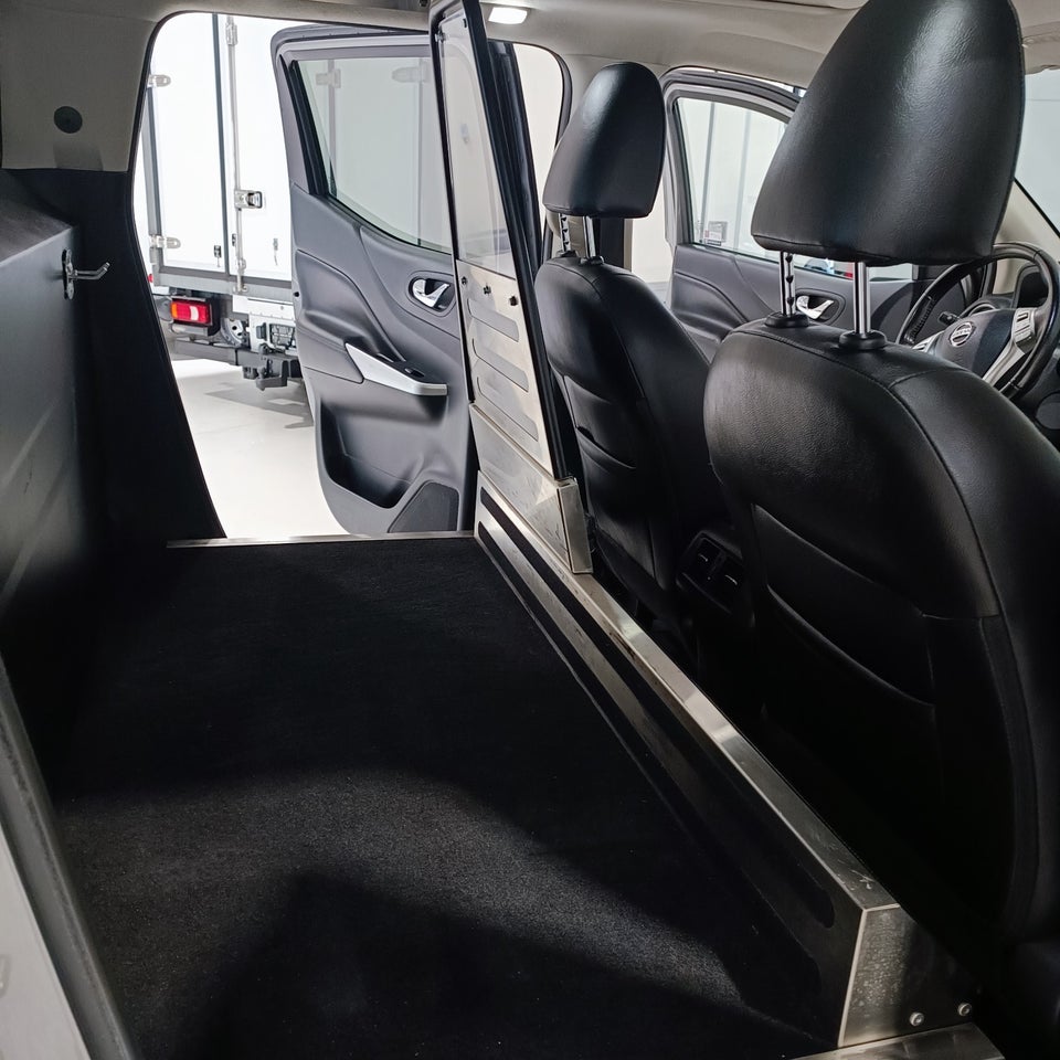 Nissan Navara 2,3 dCi 190 Db.Kab Tekna aut. 4d