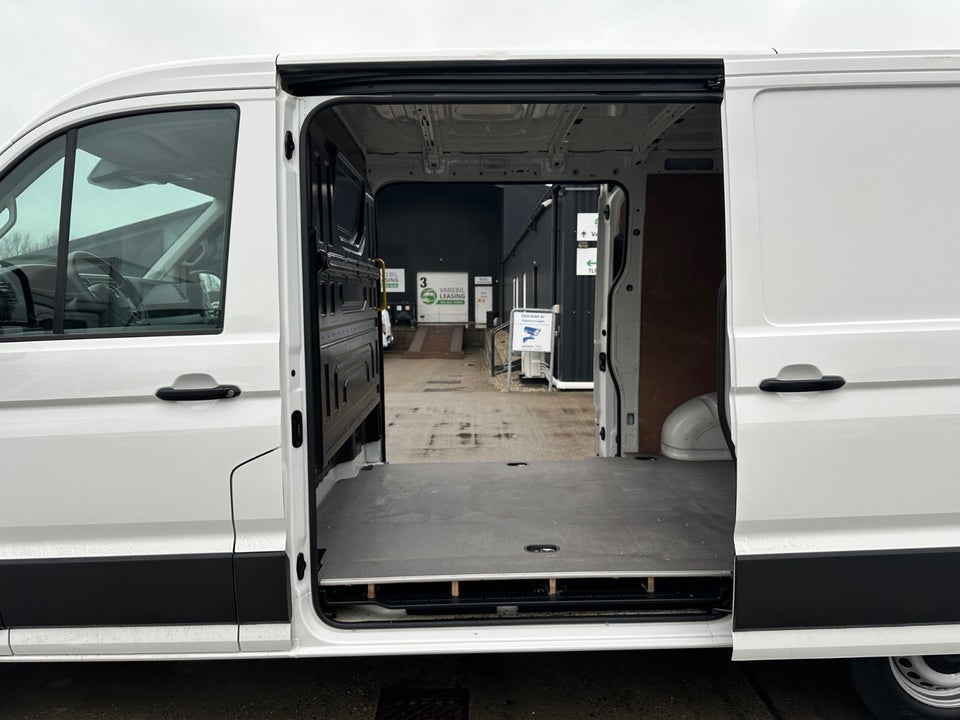VW Crafter 35 2,0 TDi 140 Kassevogn L3H2 aut.
