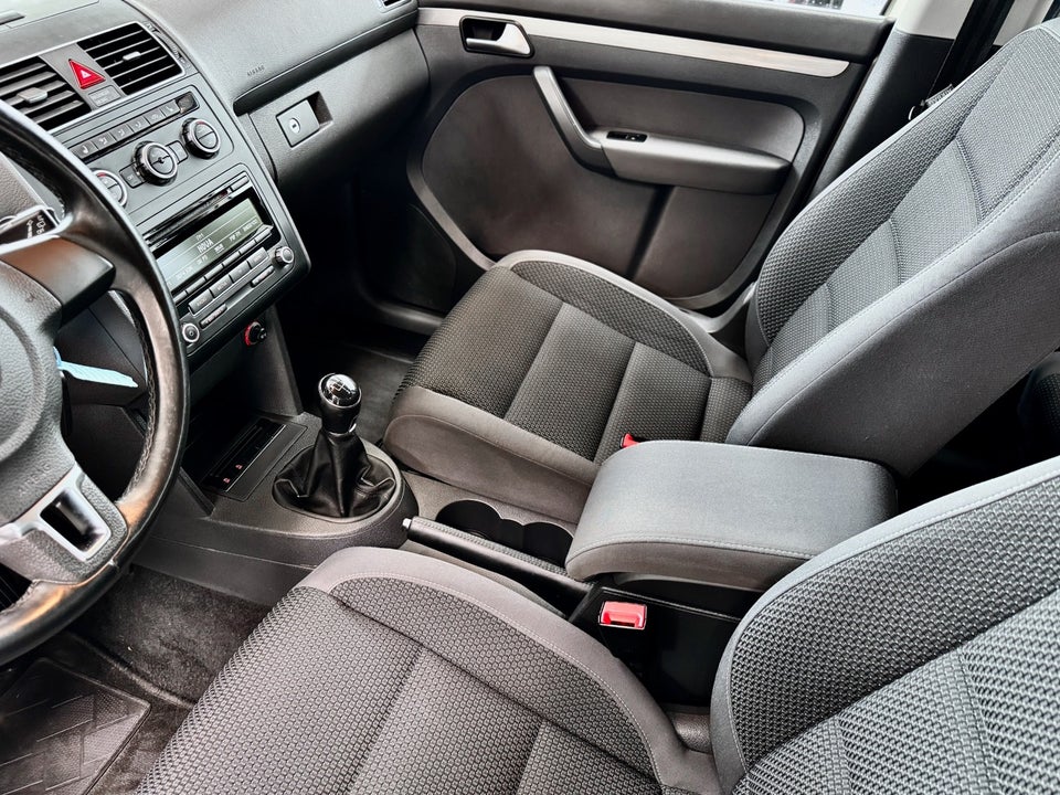 VW Touran 1,6 TDi 105 Comfortline BMT 7prs 5d