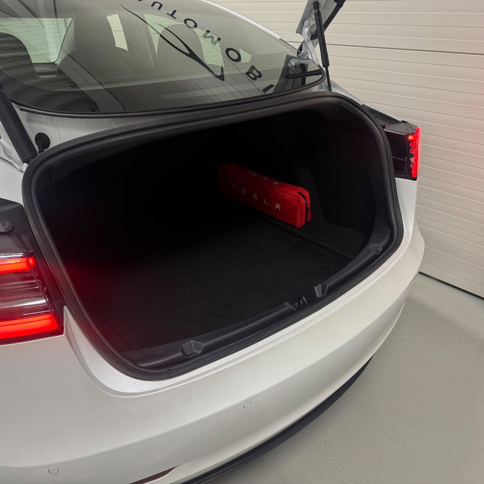 Tesla Model 3 Long Range AWD 4d