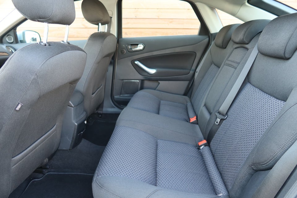 Ford Mondeo 2,0 TDCi 130 Ghia 5d