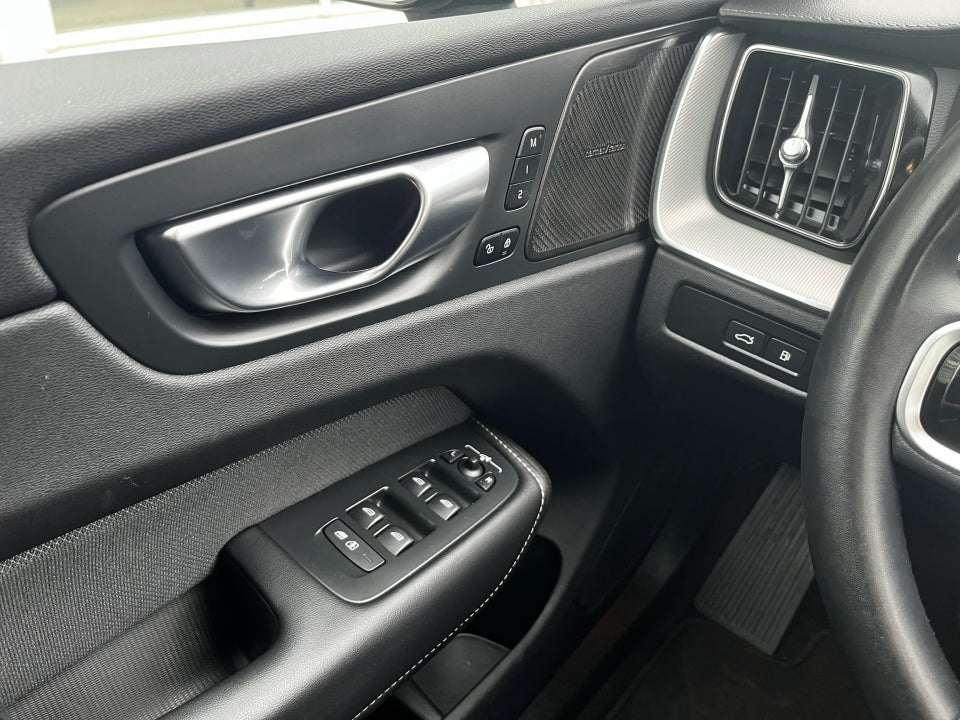 Volvo XC60 2,0 T6 ReCharge Black Edition aut. AWD 5d