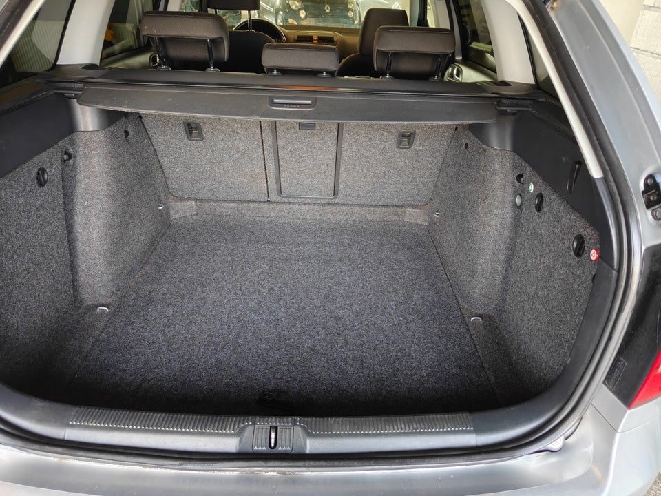 Skoda Octavia 1,6 TDi 105 Elegance Combi 5d