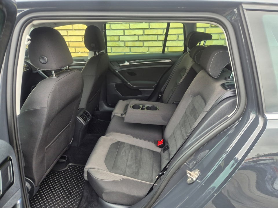 VW Golf VII 2,0 TDi 150 Highline Variant 5d