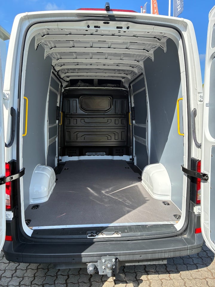 VW Crafter 35 2,0 TDi 177 Kassevogn L3H3 aut.