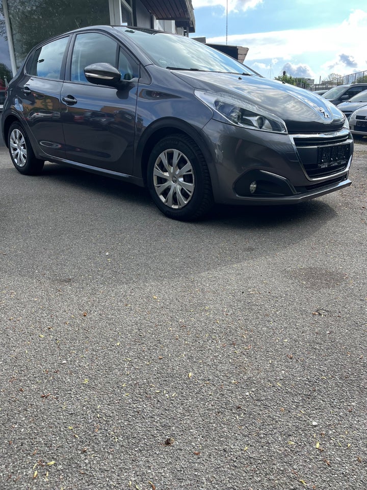 Peugeot 208 1,2 PureTech 82 Signature 5d