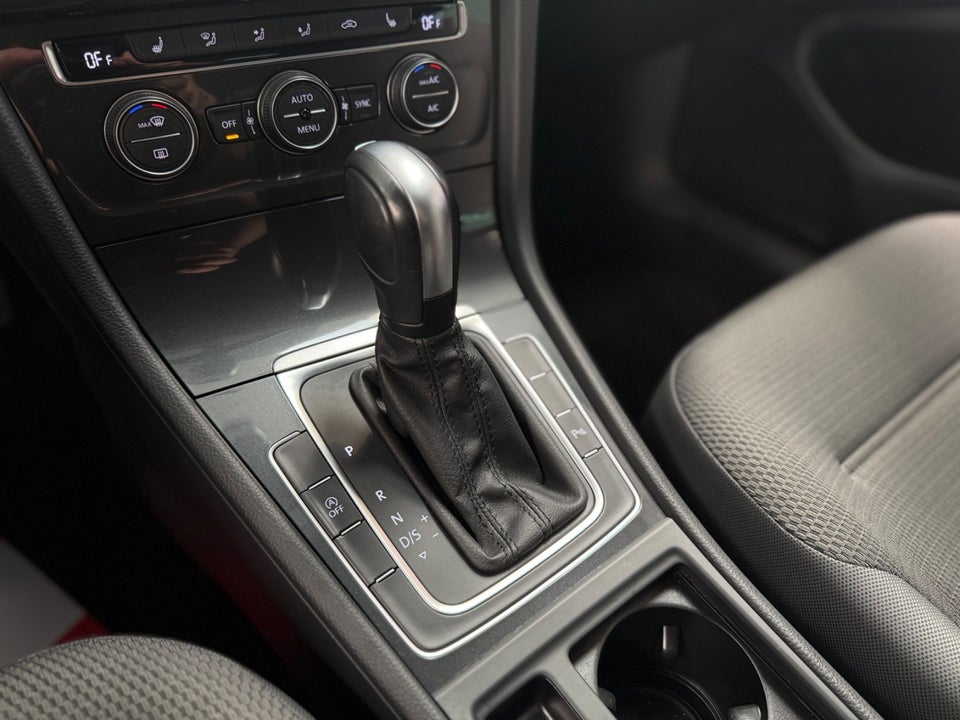 VW Golf VII 2,0 TDi 150 Comfortline Connect Variant DSG 5d