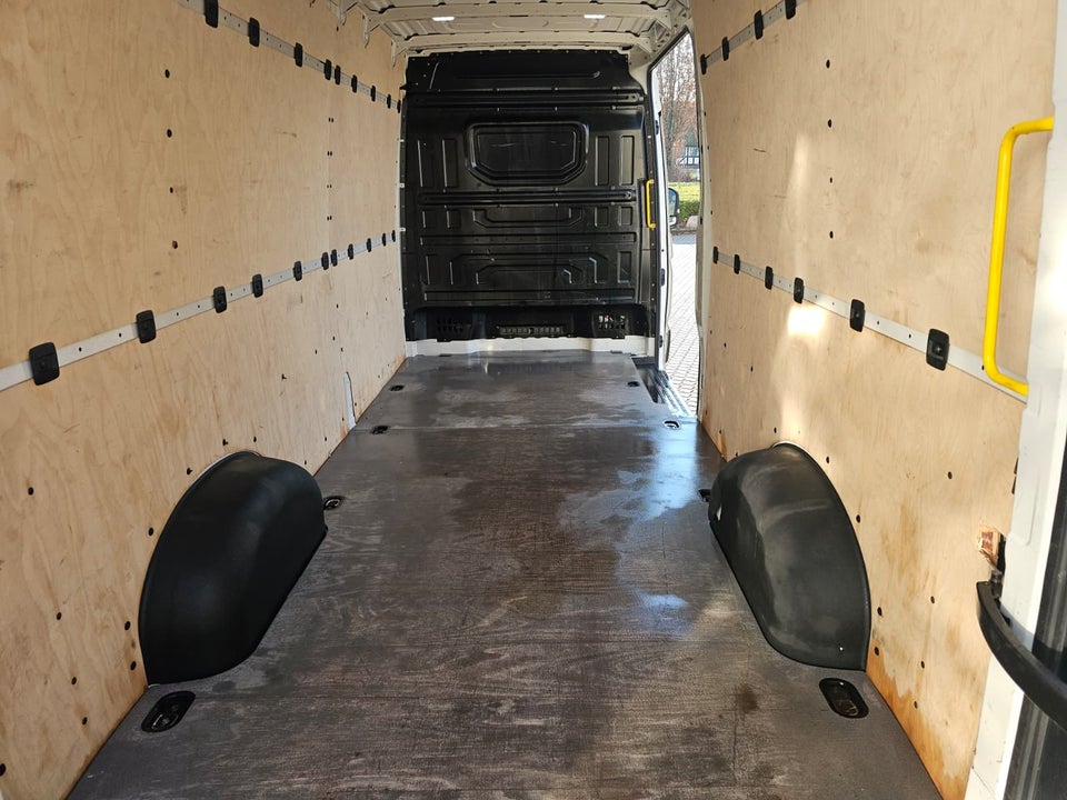 MAN TGE 2,0 3.140 Kassevogn L4H3 aut. FWD