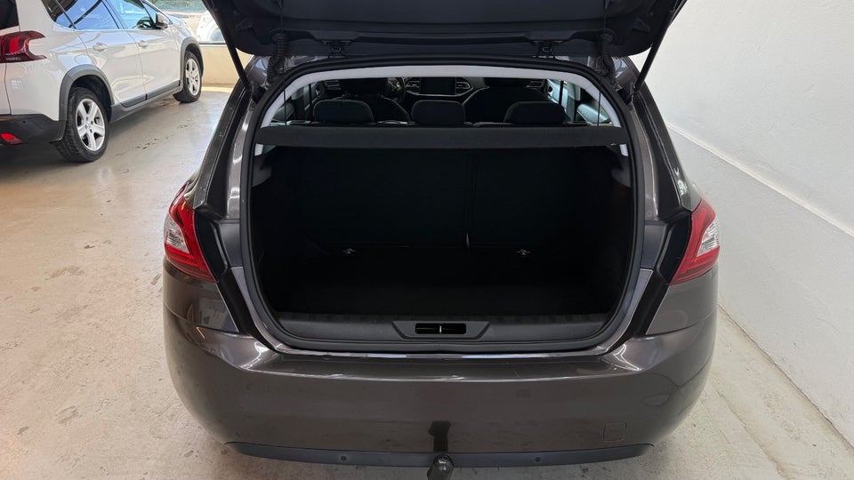 Peugeot 308 1,2 e-THP 130 Allure 5d