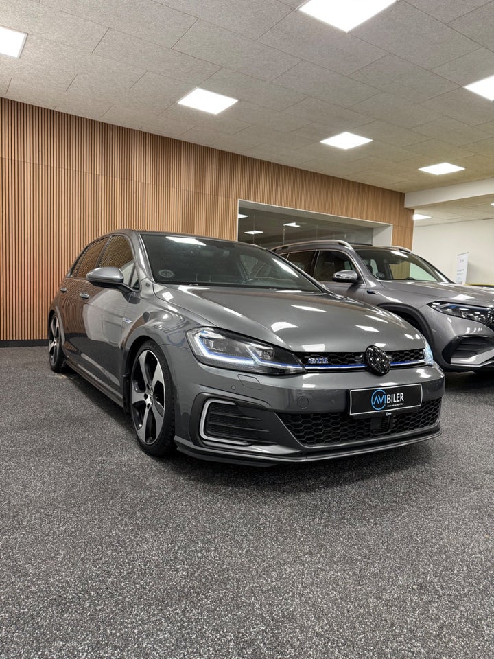 VW Golf VIII 1,4 GTE DSG 5d