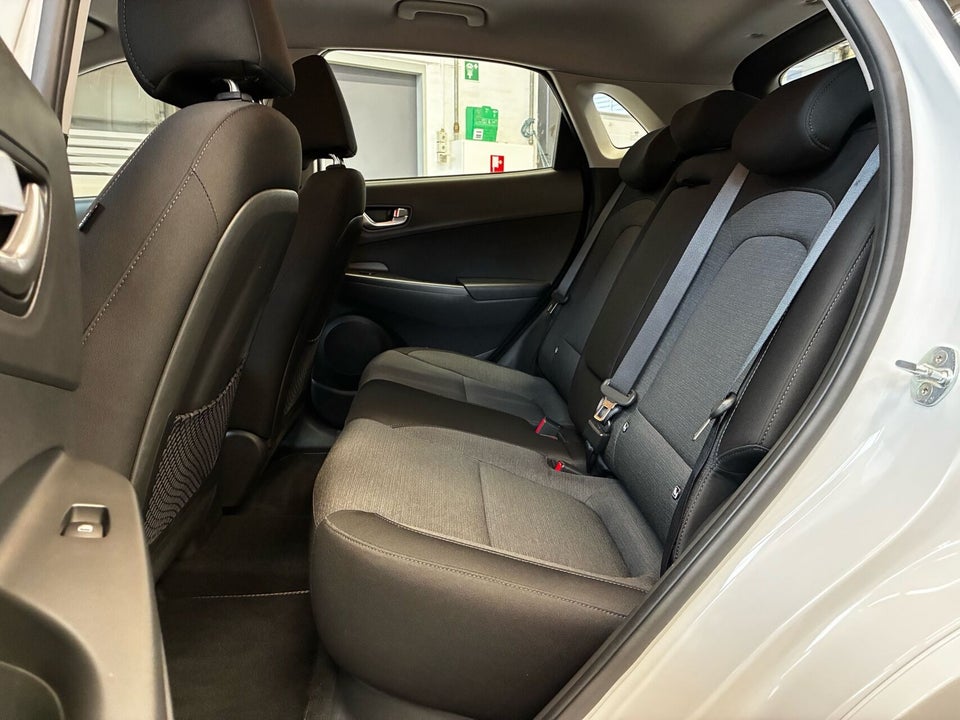 Hyundai Kona 39 EV Select 5d