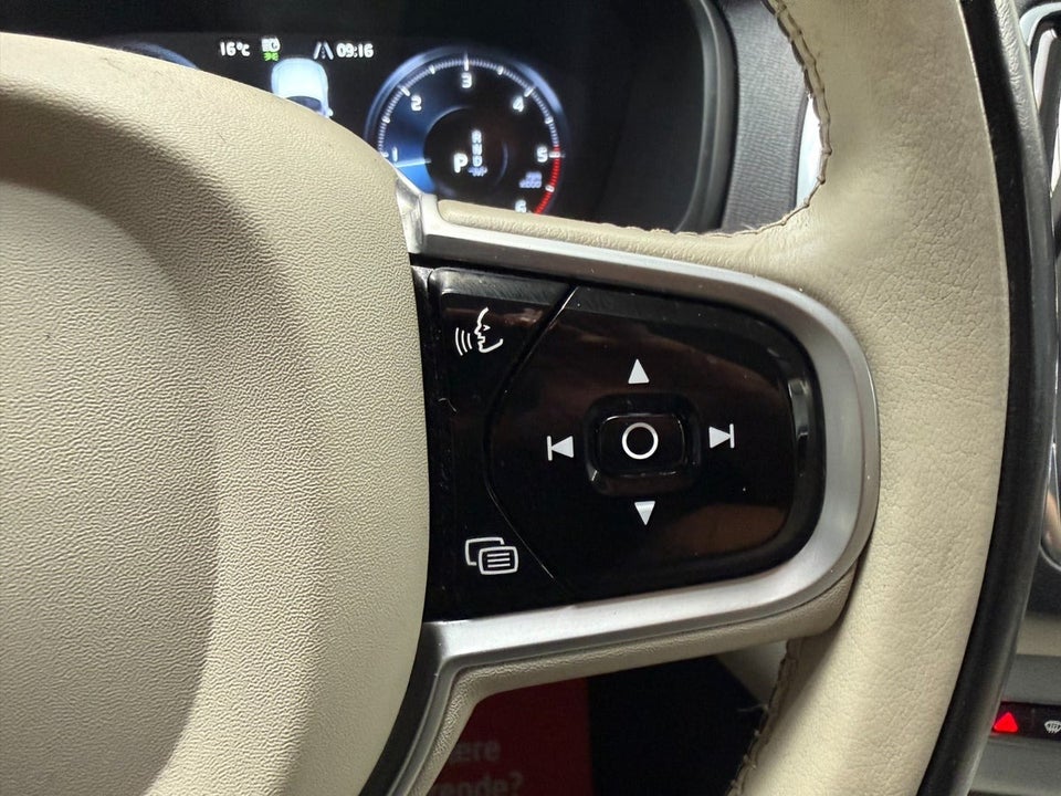 Volvo XC90 2,0 B5 235 Momentum aut. AWD 6prs 5d
