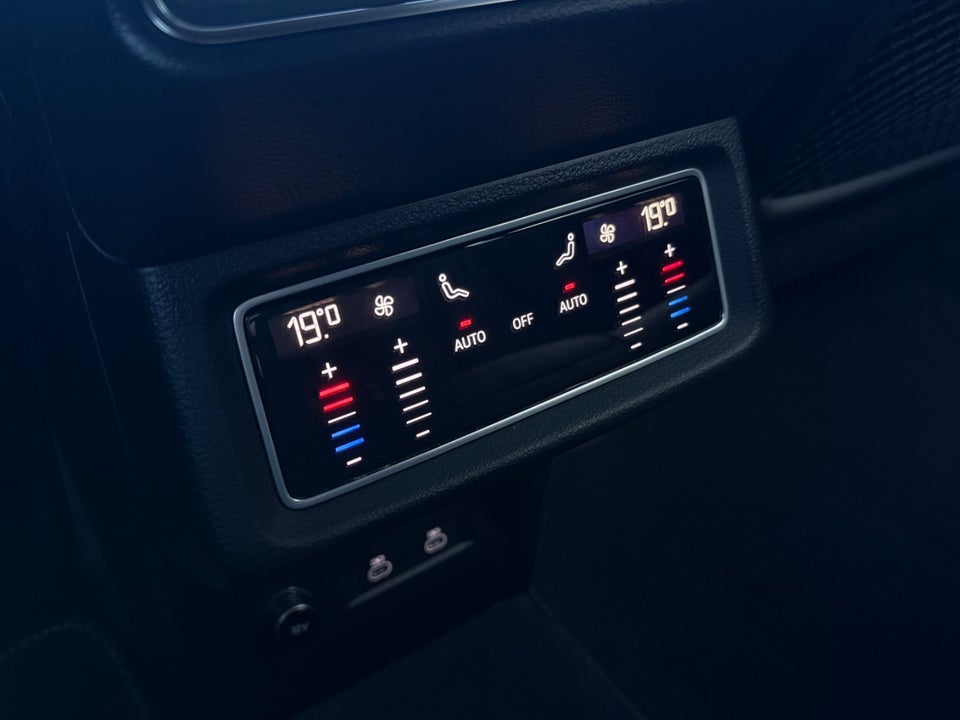 Audi Q8 e-tron 55 S-line quattro 5d