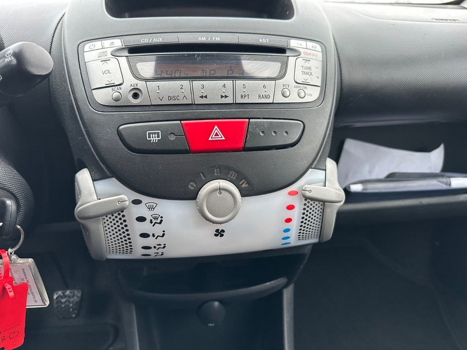 Peugeot 107 1,0 Motion White 5d