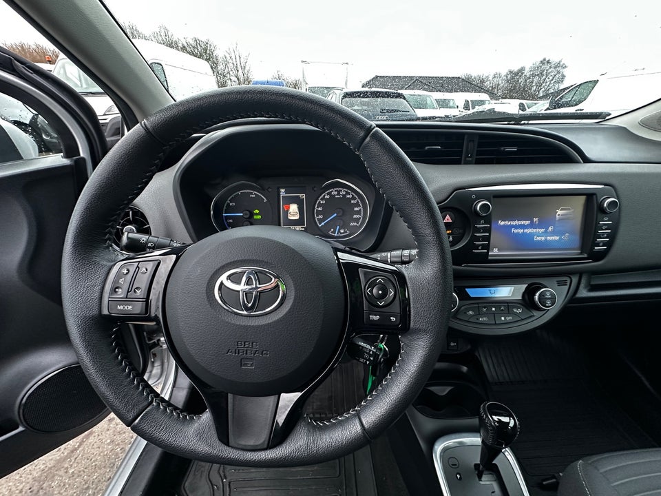 Toyota Yaris 1,5 Hybrid CHIC e-CVT Van 5d