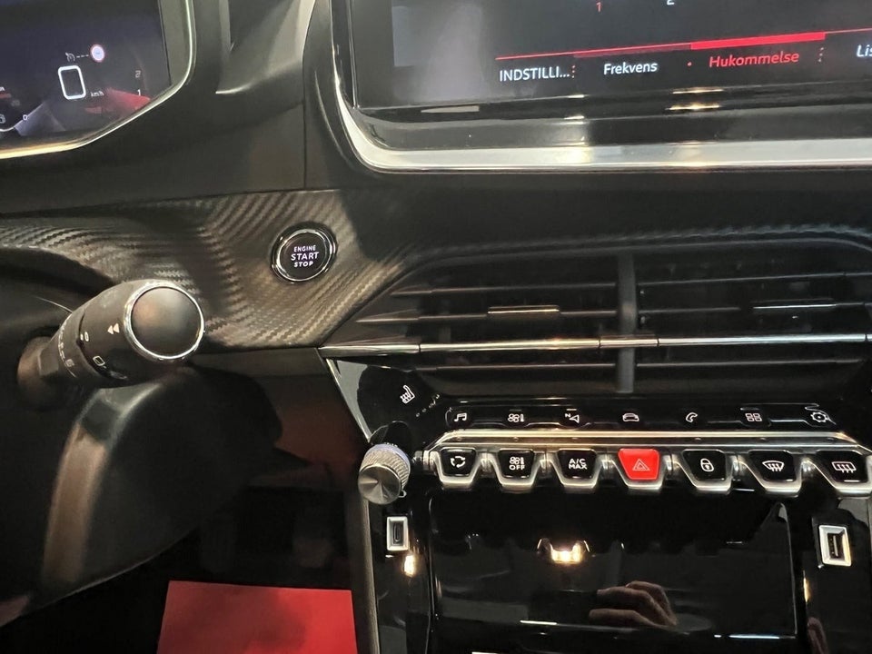 Peugeot 208 1,2 PureTech 100 Allure Sky 5d