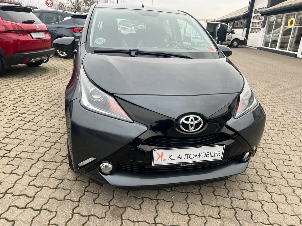 Toyota Aygo 1,0 VVT-i x-play x-touch 5d