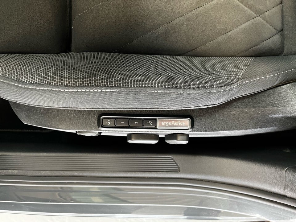 VW Golf VIII 1,4 eHybrid DSG 5d