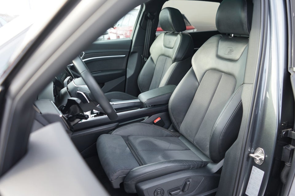 Audi Q8 e-tron 55 S-line quattro 5d