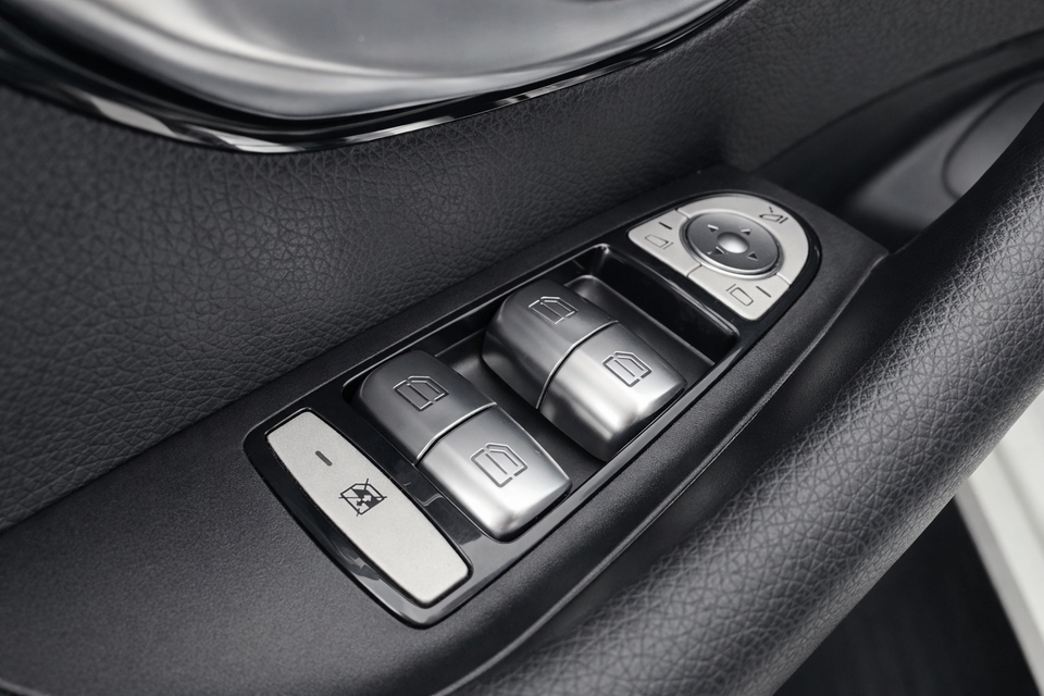 Mercedes E300 de 2,0 Avantgarde stc. aut. 5d