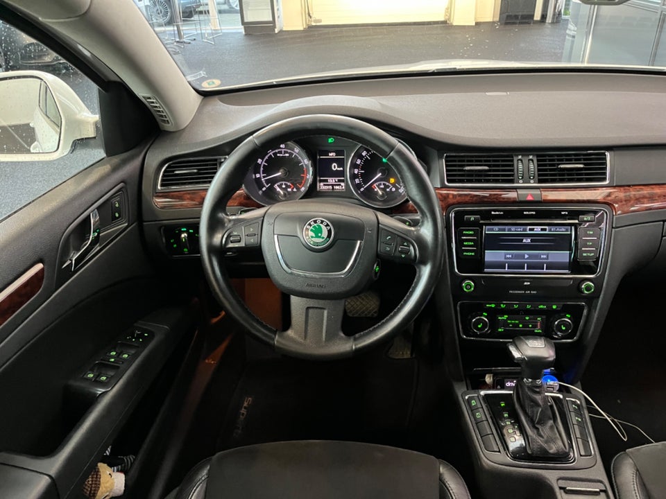 Skoda Superb 3,6 FSi Elegance Combi DSG 4x4 5d