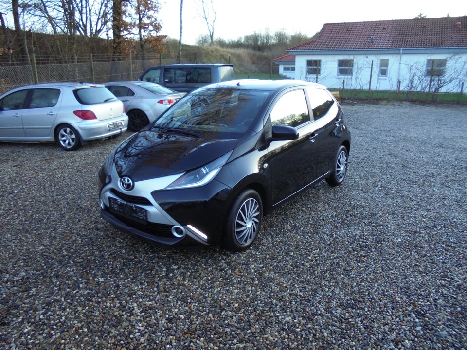 Toyota Aygo 1,0 VVT-i x-press 5d