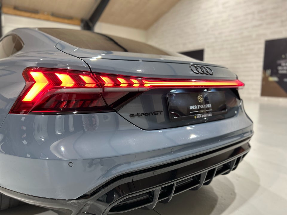 Audi e-tron GT quattro 4d