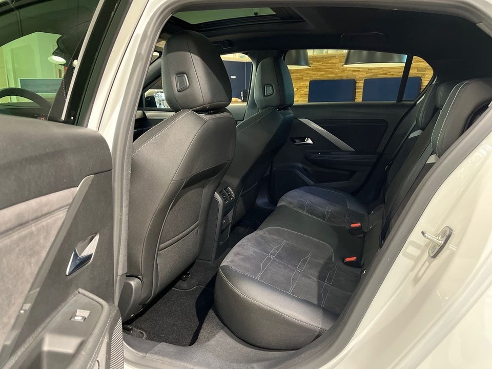 Opel Astra-e 54 Ultimate 5d