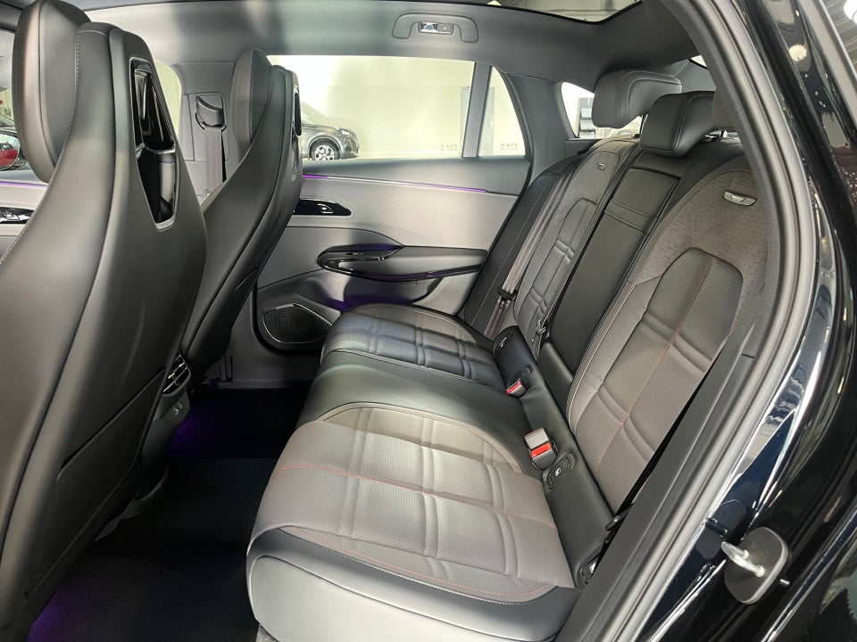 Hongqi EH7 111 Exclusive 4d