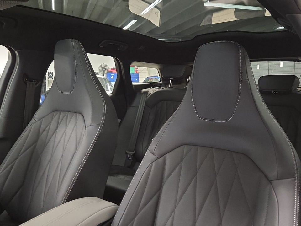 Ford Explorer 82 Premium Extended Range 5d