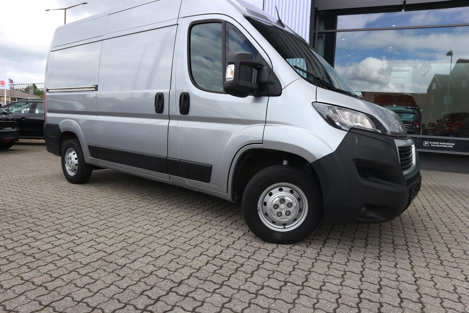 Peugeot Boxer 333 2,2 BlueHDi 140 L2H2 Premium