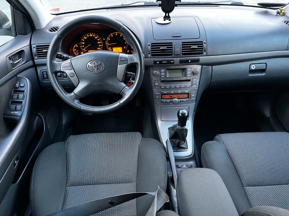 Toyota Avensis 1,8 VVT-i Sol 5d