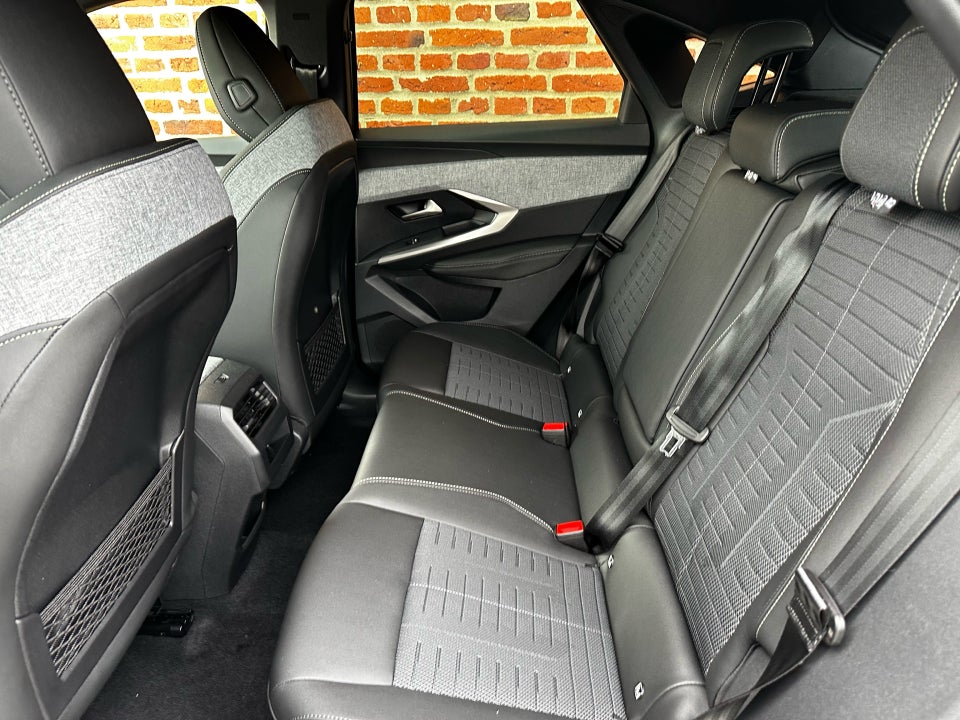 Peugeot e-3008 77 GT Pack 5d