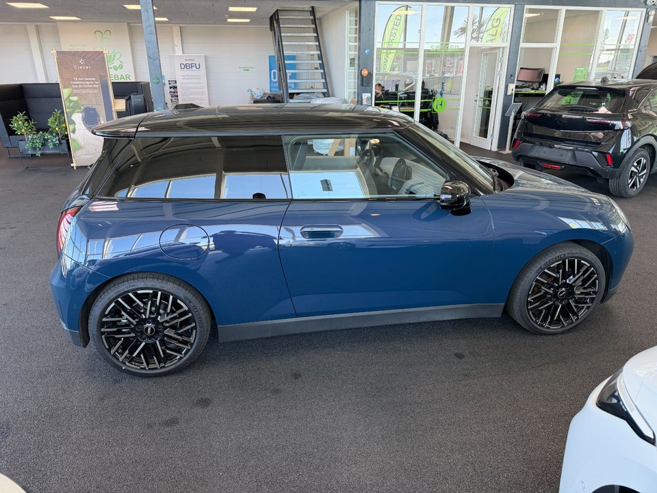 MINI Cooper SE Favoured Trim XL 3d